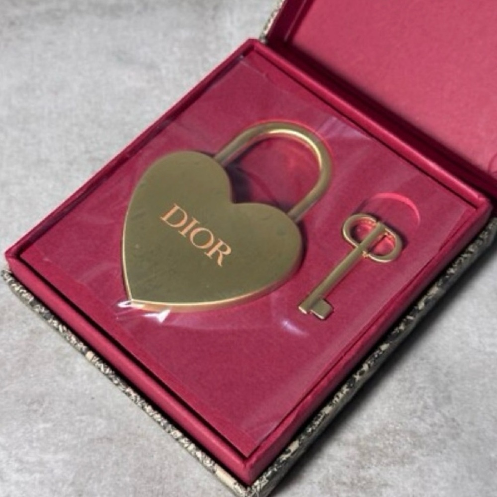 Dior Gold Heart Key Holder - Picture 2 of 6